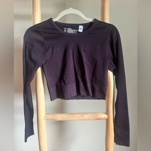 Zella. Long sleeve athletic crop top. Size small